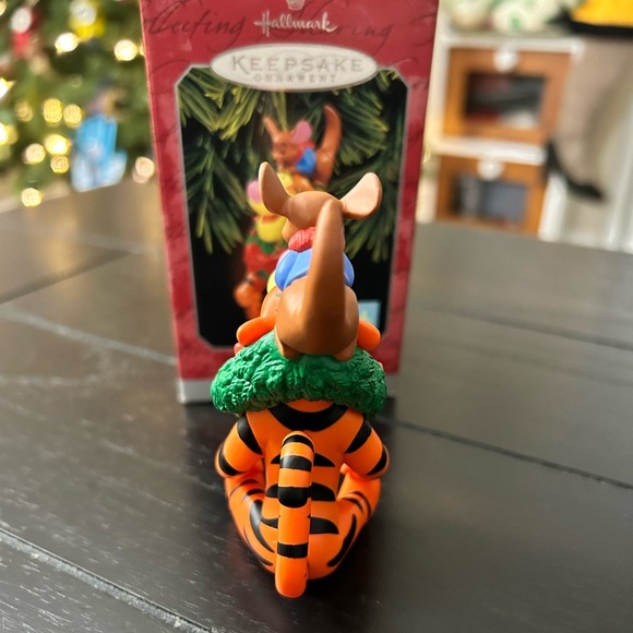 Hallmark Keepsake Ornament Lot Vintage Winnie The Pooh Ceramic Plate And Tigger - Picture 5 of 8